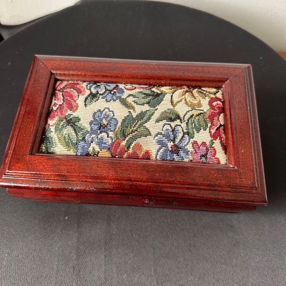 Vintage Wooden Jewelry Box with Floral Tapestry Lid Rectangular Trinket Storage - Picture 3 of 12